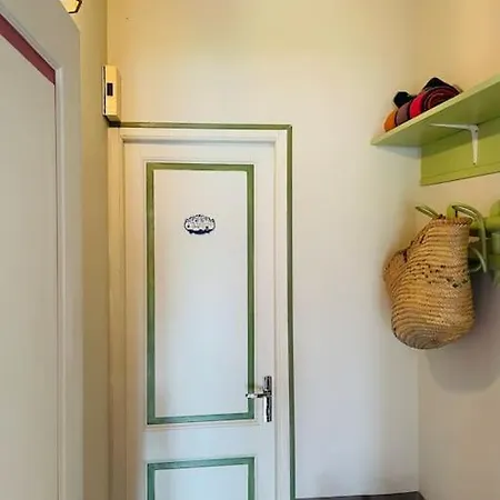 Casa Con Piscina E Giardino