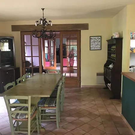 Casa Con Piscina E Giardino