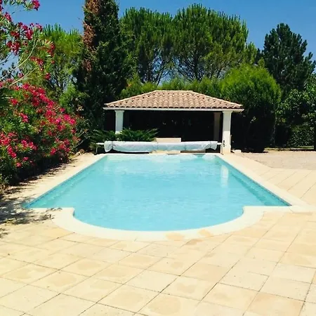 Casa Con Piscina E Giardino